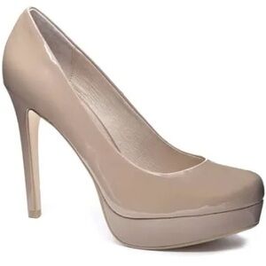 Chinese Laundry beige platform pumps
Size 7.5
Worn once